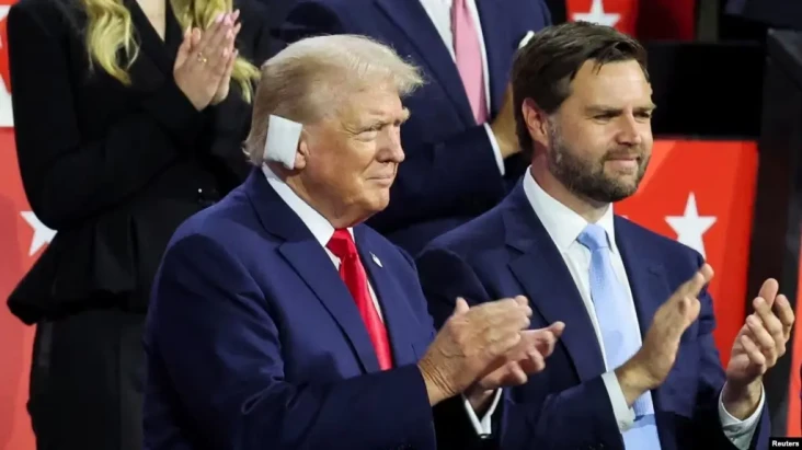 Trump Tampil Pertama...