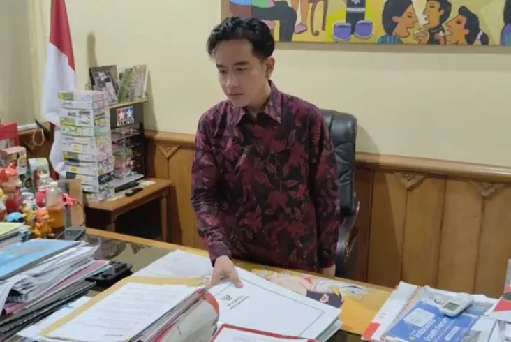 Serahkan Surat Pengunduran...