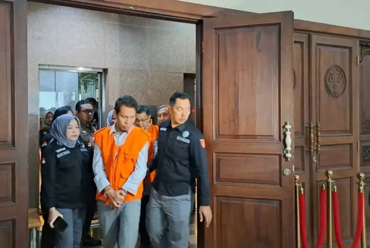 4 Tersangka Korupsi...