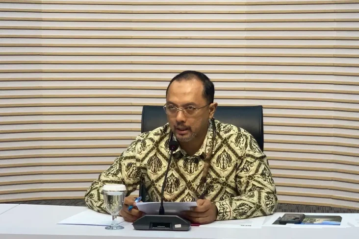 KPK Cegah 4 Orang ke...