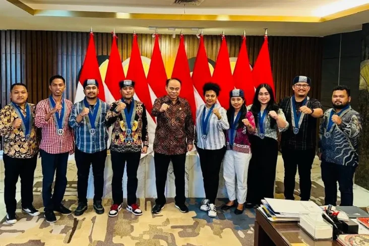 Audiensi dengan Menkominfo,...