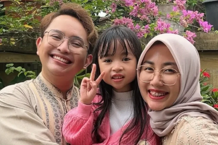 Kisah Thea, Menyulut...
