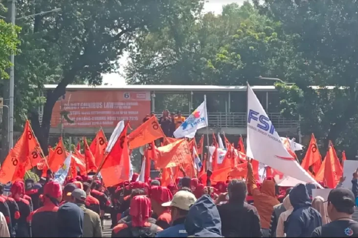 Demo Buruh di Patung...