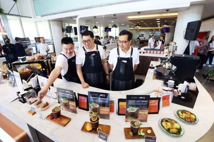Luncurkan Kafe di Showroom,...