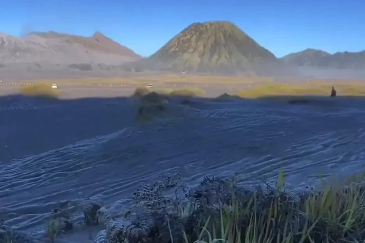 Gunung Bromo Diselimuti...