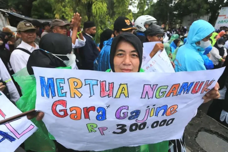 DPR Anggap Pemecatan...
