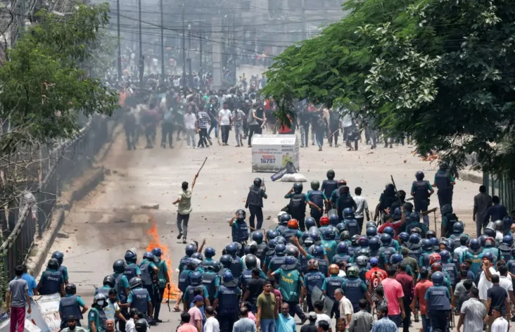 Bentrok Polisi dan Mahasiswa...