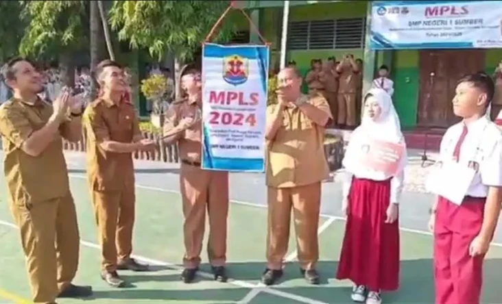 27 SMP Negeri di Cirebon...