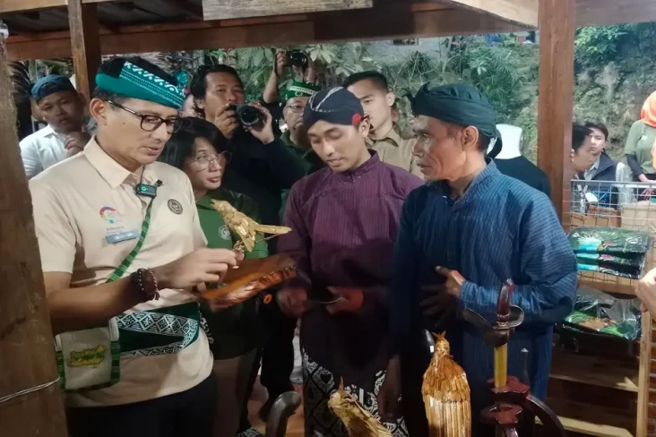 Majukan Desa Wisata...