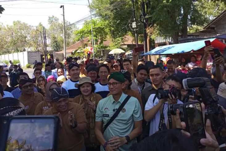 Punya Kerajinan Batik...