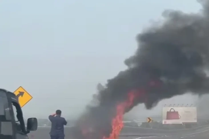 Minibus Terbakar Hebat,...