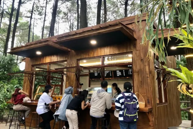 Sensasi Ngopi di Kafe...