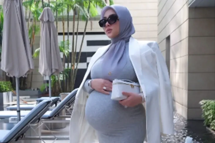 Syahrini Pamer Baby...