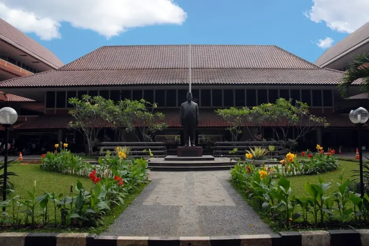 23 Universitas Jurusan...
