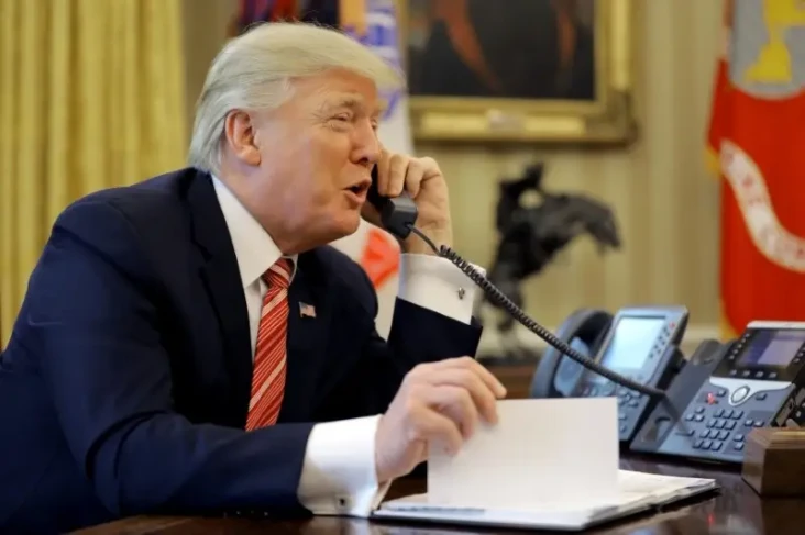 Trump Telepon Zelensky,...