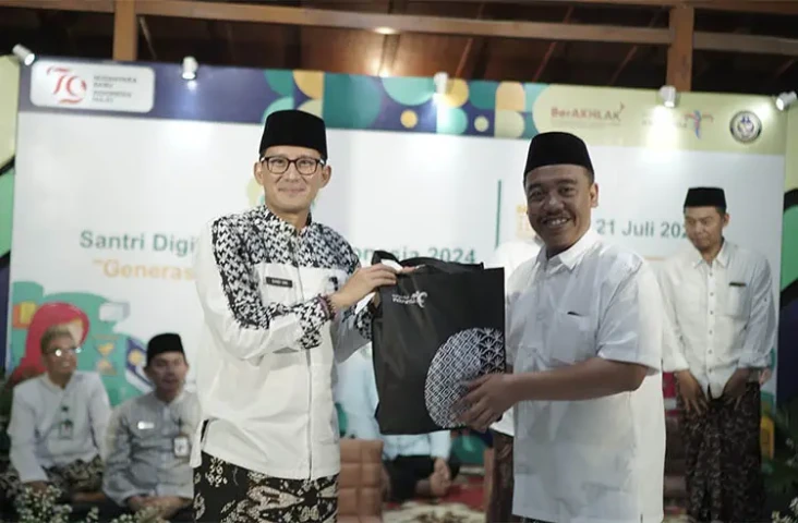 Sandiaga Uno Bangga...