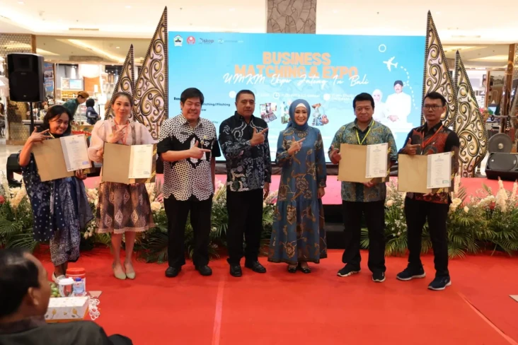 Dibuka Ketua Dekranasda...