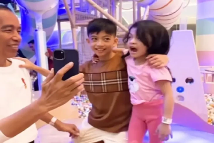 Momen Jokowi Ngevlog...