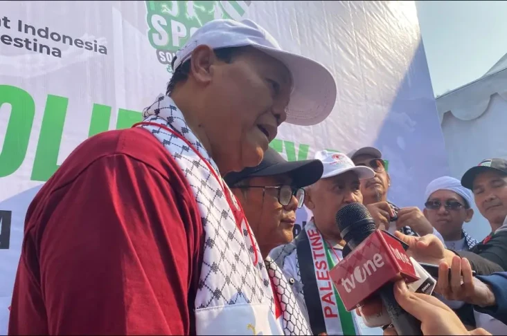 IOC Larang Partisipasi...