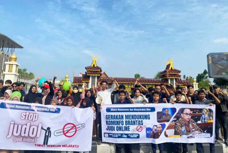 Dukungan kepada Menkominfo...
