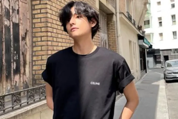 Heboh V BTS Unggah Foto...