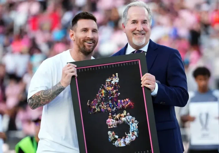 Momen Lionel Messi Terima...