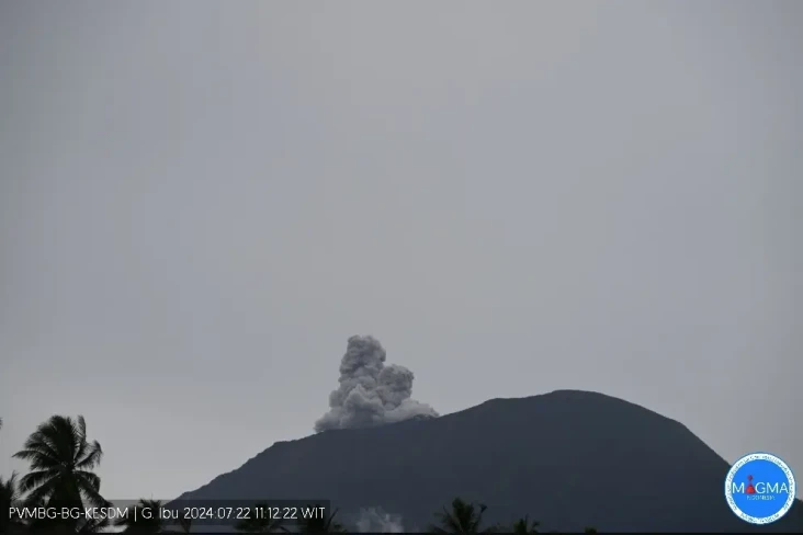 Gunung Ibu Alami 15...
