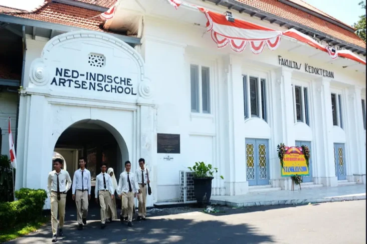 25 PTN dan PTS dengan...