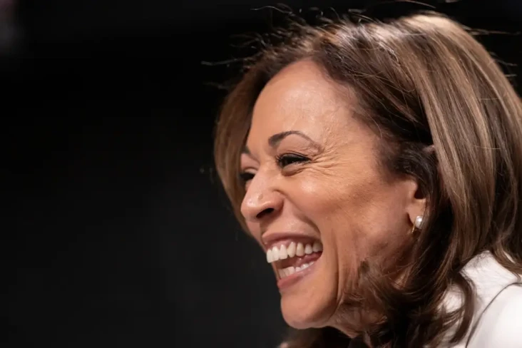 7 Identitas Kamala Harris,...