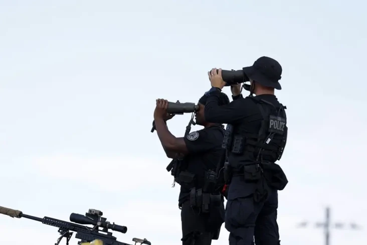 Perbedaan Secret Service,...