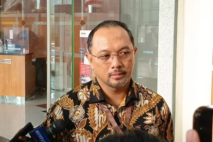 KPK Cegah 5 Orang Bepergian...