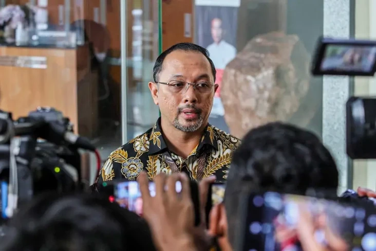 5 Orang Dicegah ke Luar...