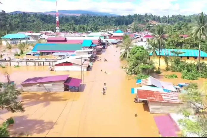 Banjir 2 Meter Rendam...