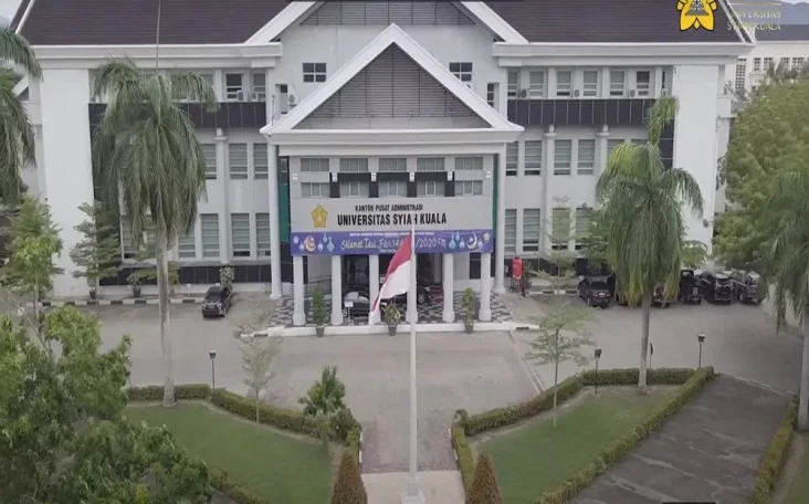 4 Universitas Negeri...
