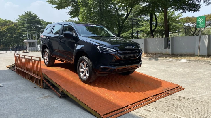 Menjajal Isuzu MU-X:...