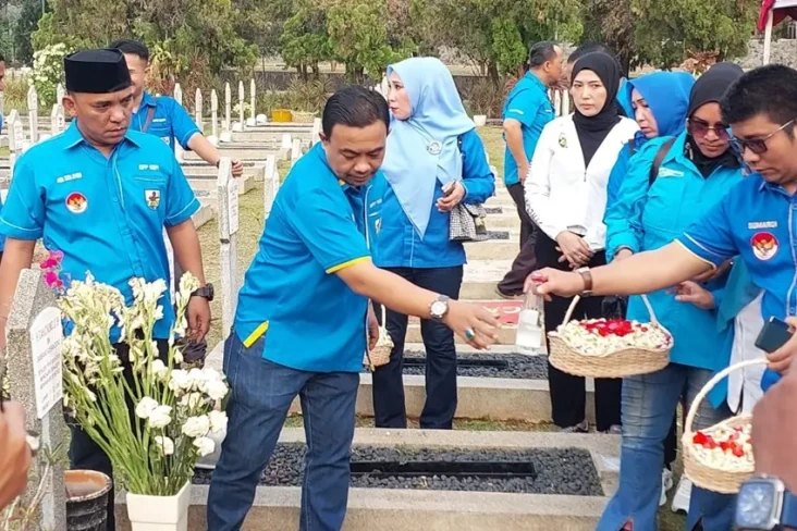 HUT ke-51, KNPI Ziarah...
