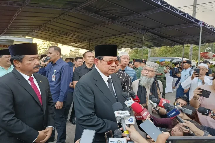 SBY Kenang Hamzah Haz:...