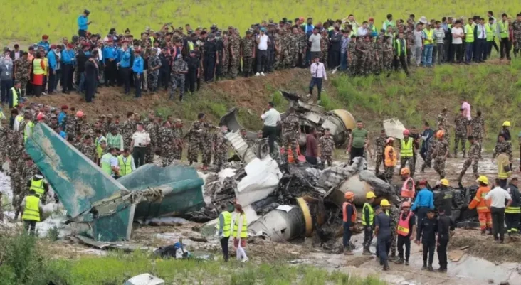 Pesawat Nepal Jatuh...