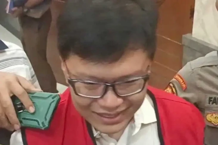 Hakim PN Surabaya Bebaskan...