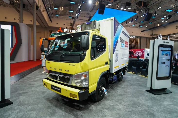 Pamer Mitsubishi Fuso...