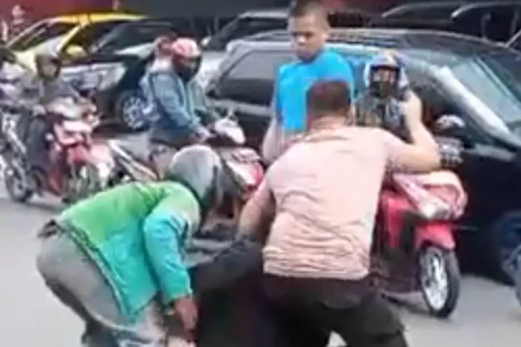 Letusan Tembakan Peringatan...