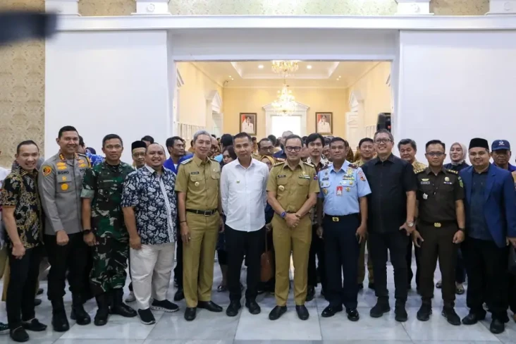 Pj Gubernur Jabar Beri...