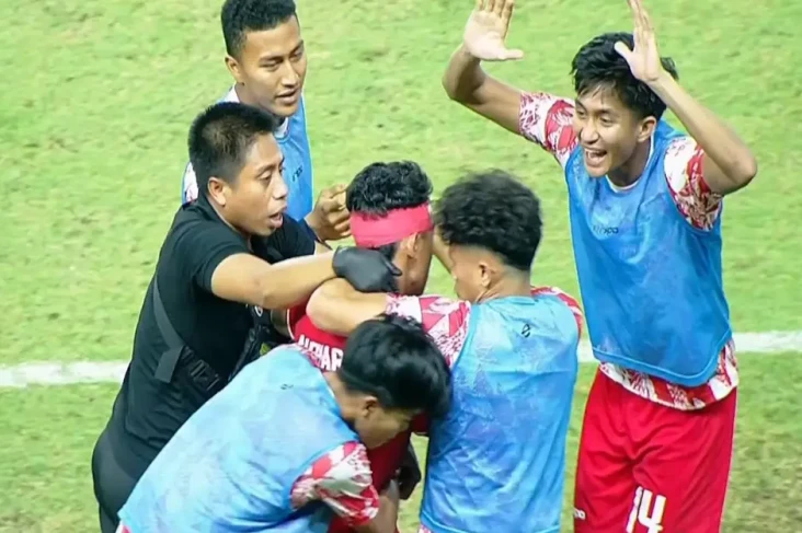 Perban Merah Putih Buffon...