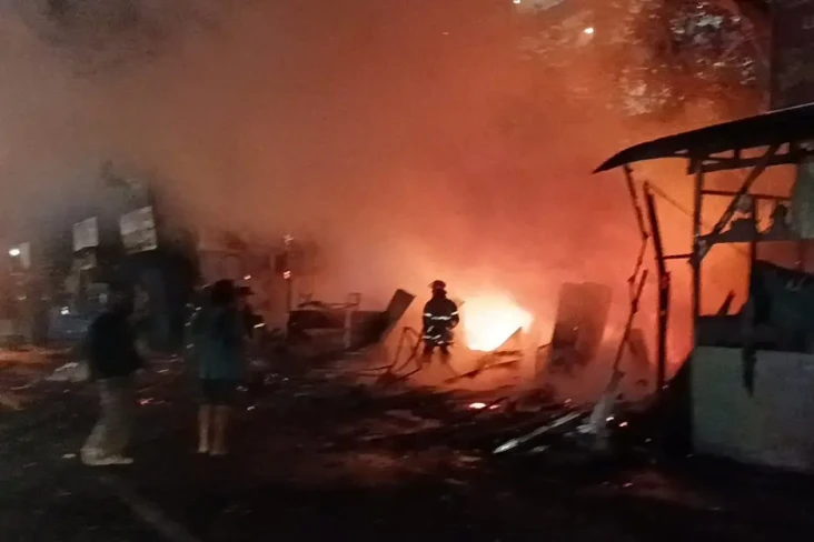 Kebakaran Landa Warung...