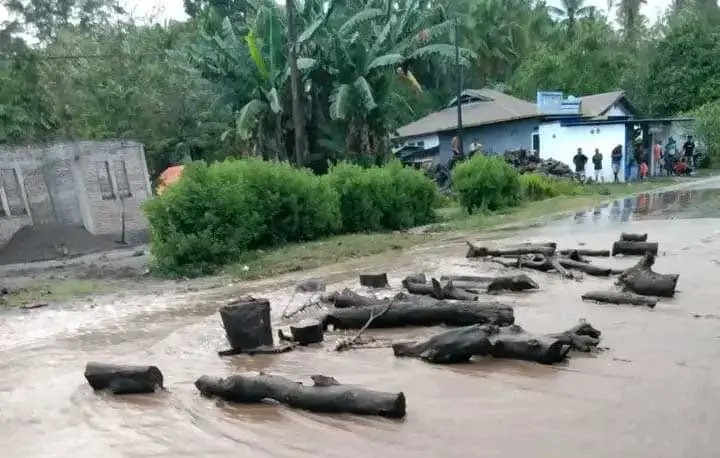 Warga Panik, Banjir...