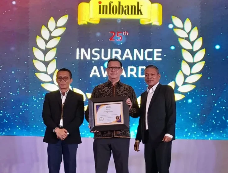 MNC Insurance Raih Penghargaan...