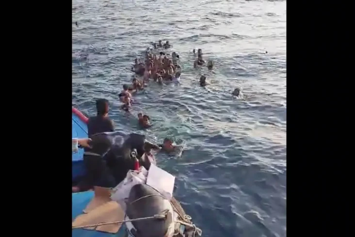 Kapal KM Samarinda Tenggelam...
