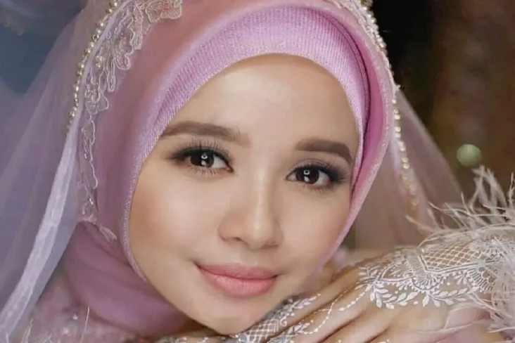 7 Artis yang Menikah...