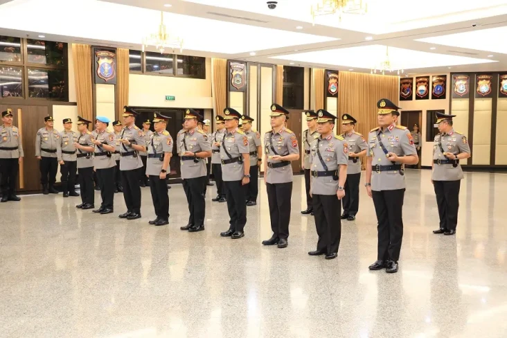 17 Pati Polri Naik Pangkat,...