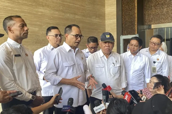 Ngantor Perdana di Istana...